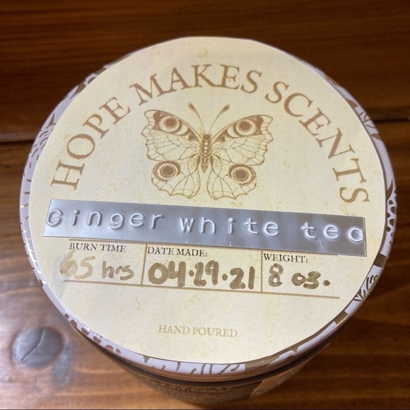 Hand poured soy Ginger White Tea candle - Picture 2 of 6